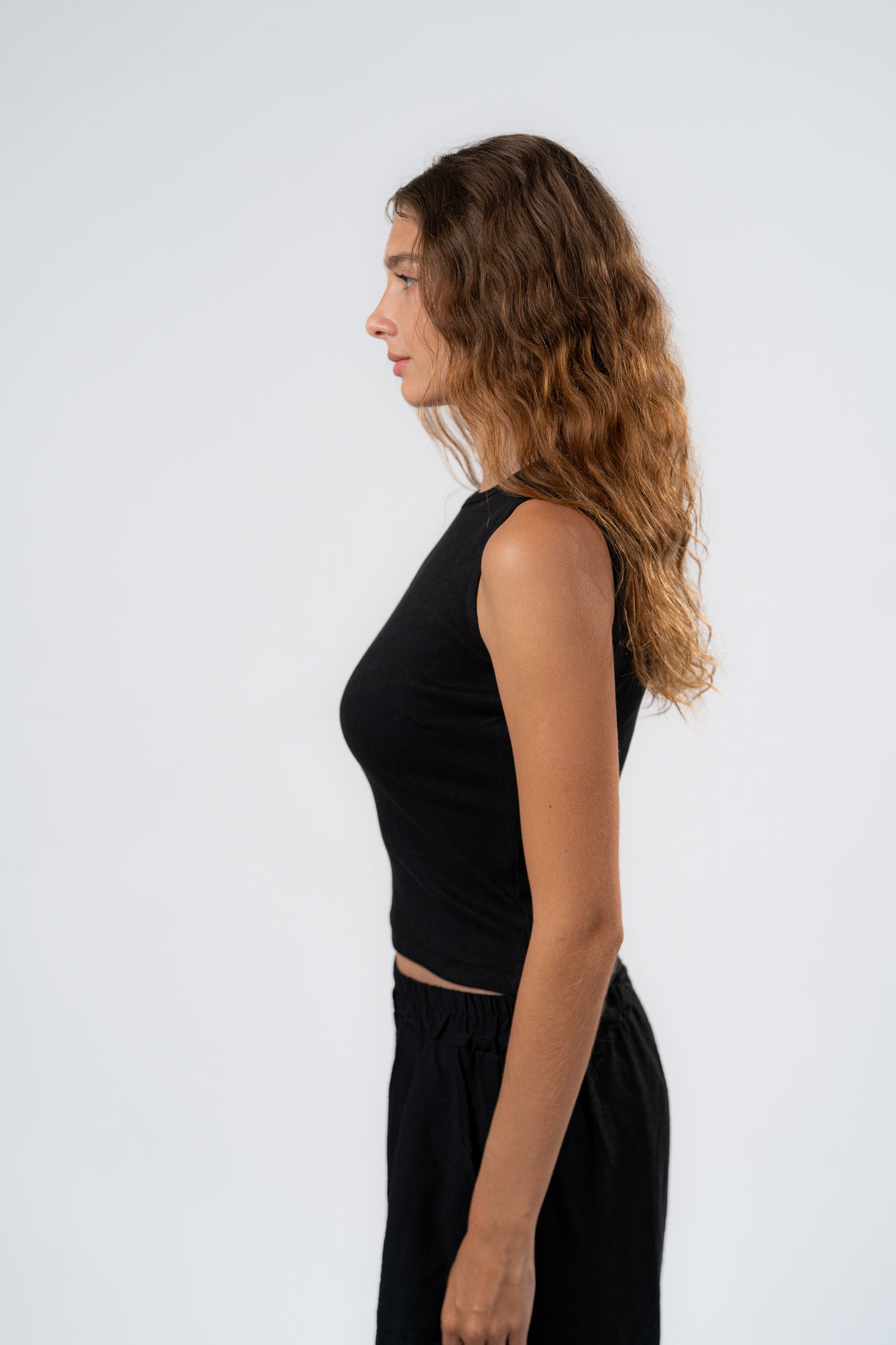 RIBBED CREWNECK TANK-TOP