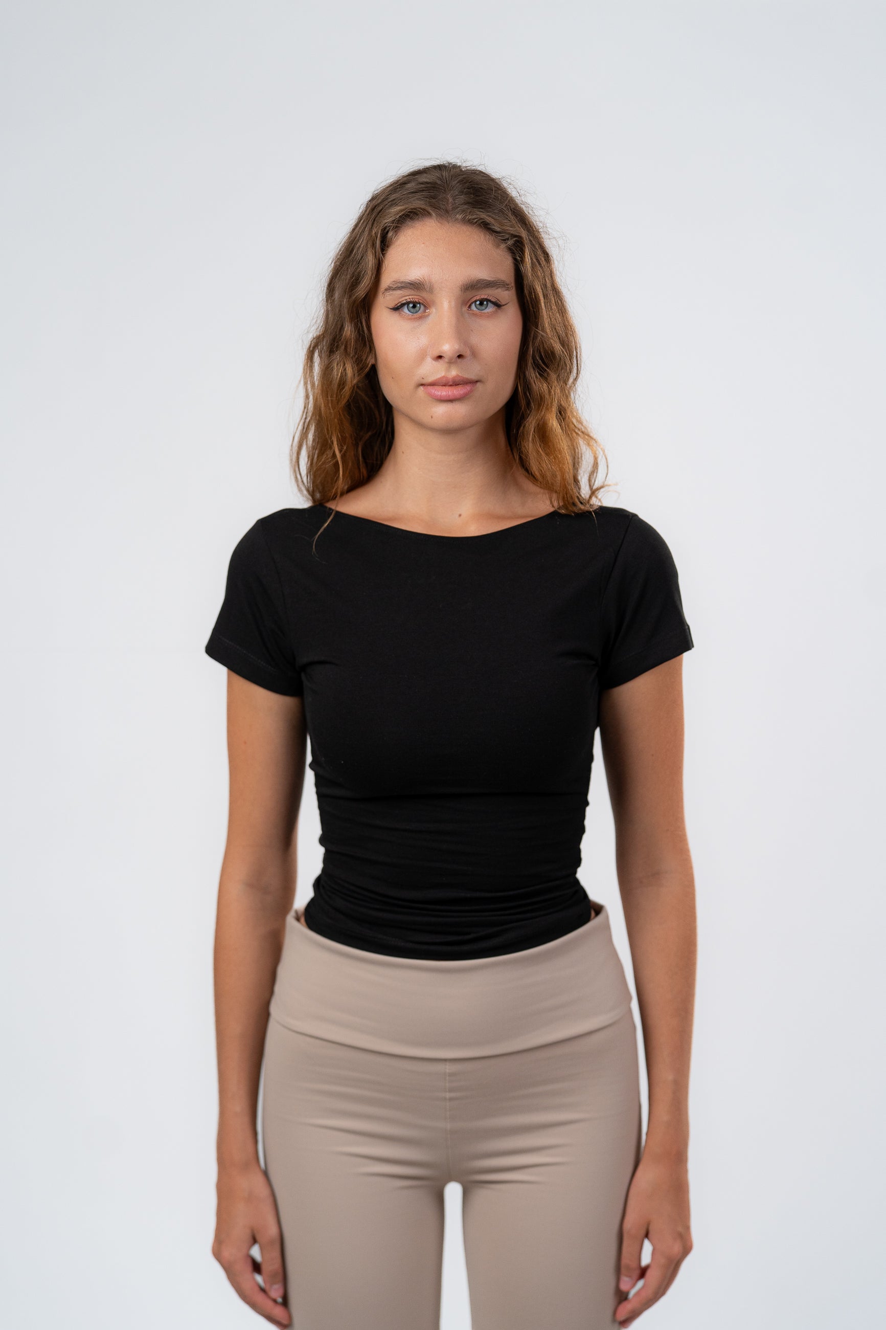 BACKLESS ROUND NECK
